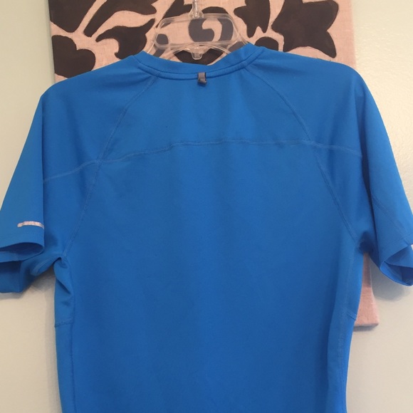 💐Nike Livestrong dry fit shirt - Picture 2 of 6